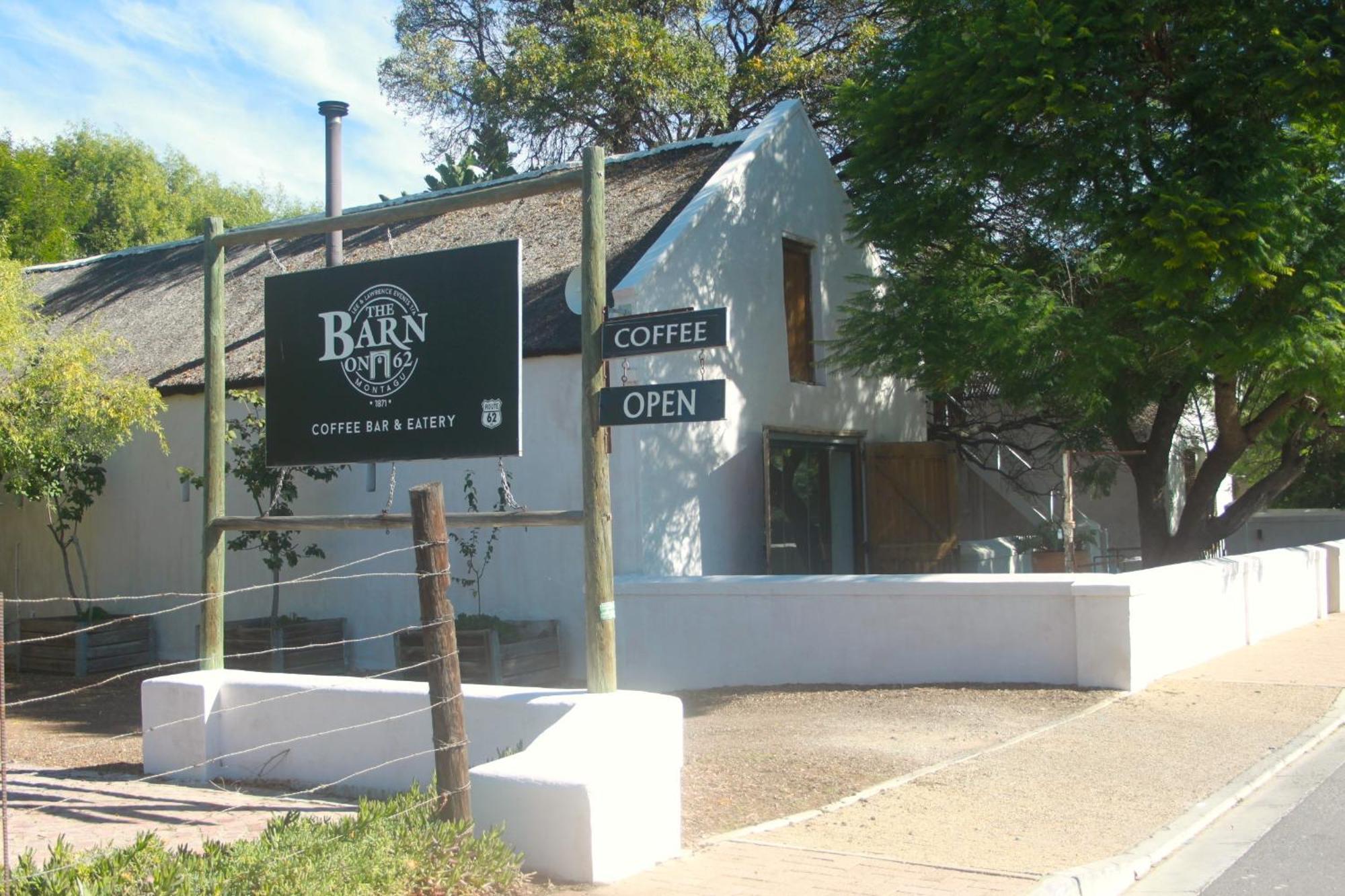 The Barn On 62 - Cottages 蒙塔古 外观 照片